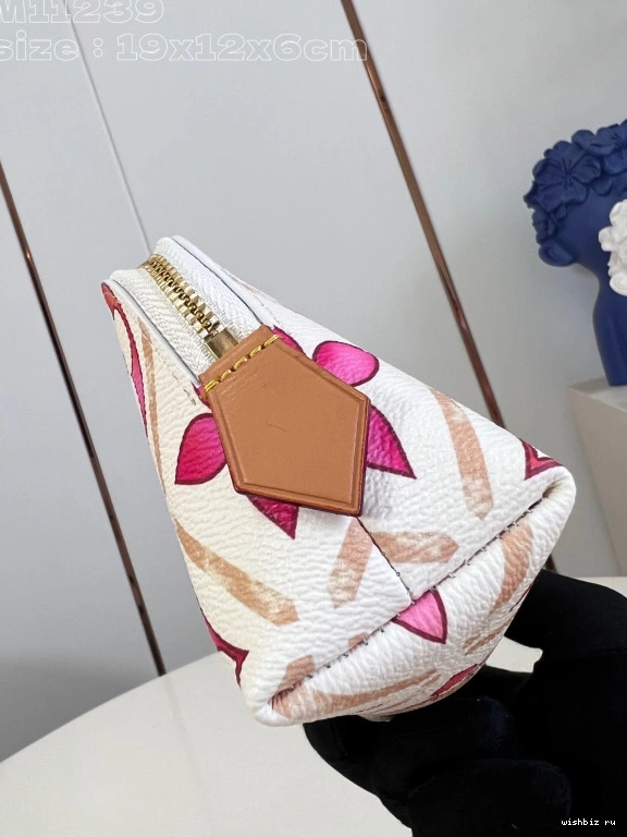 WIS Louis Pochette Cosmétique PM Vuitton 1021